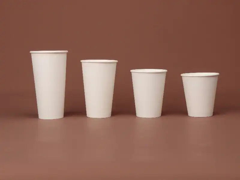 Бумажные стаканчики.